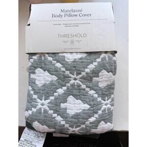 Matelasse body pillow cover